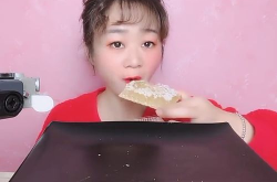 健身小姐姐吃蜂巢蜜好吗,健身小姐姐的甜蜜营养补充佳品