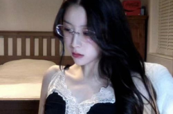 美女光胸老师私密  视频,美女光胸老师引发社会伦理争议