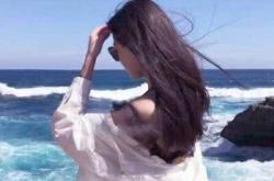 女生背影头像唯美漂亮伤感,捕捉时光中的温柔与哀愁”
