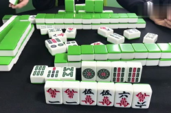 麻将碰牌小姐姐怎么抓,小姐姐教你如何精准抓牌
